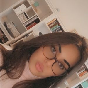 Meet your Posher, Alexandra